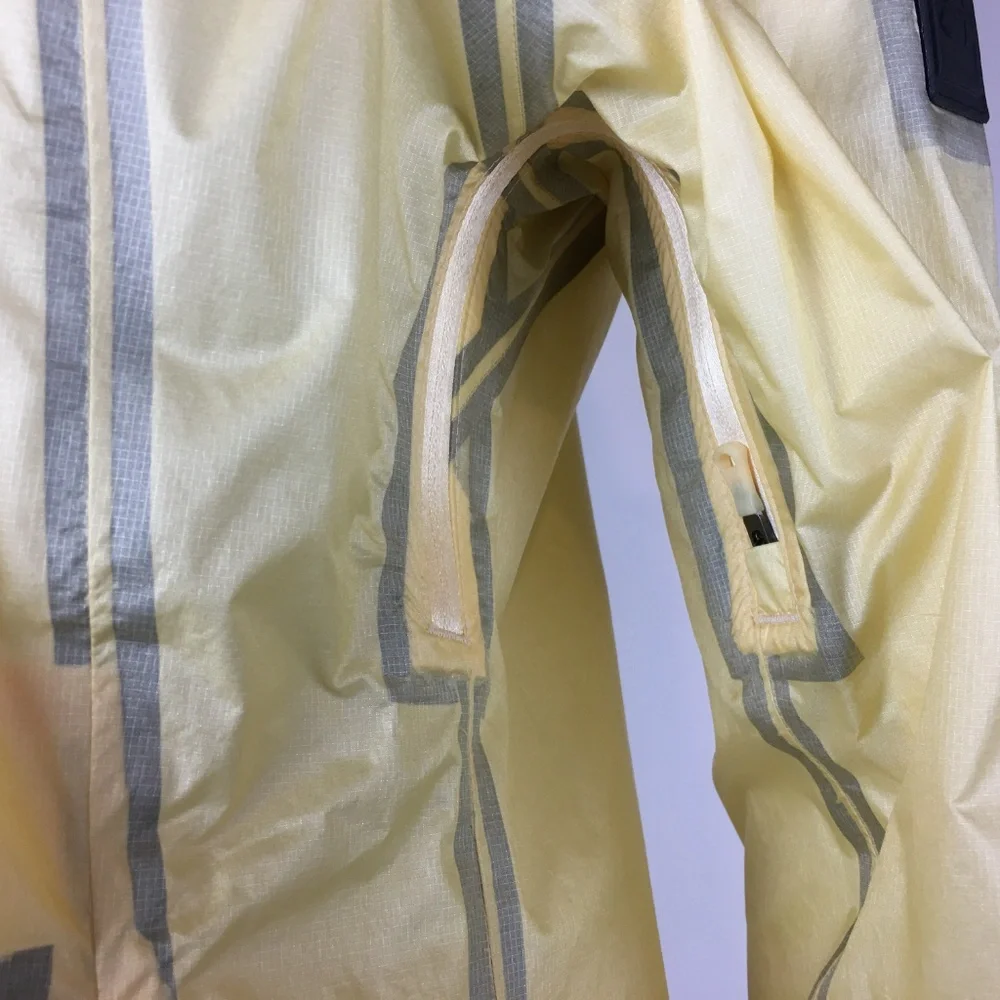 Under Armour Storm Proof Jacket Yellow Fitted Women's Small Sample‎